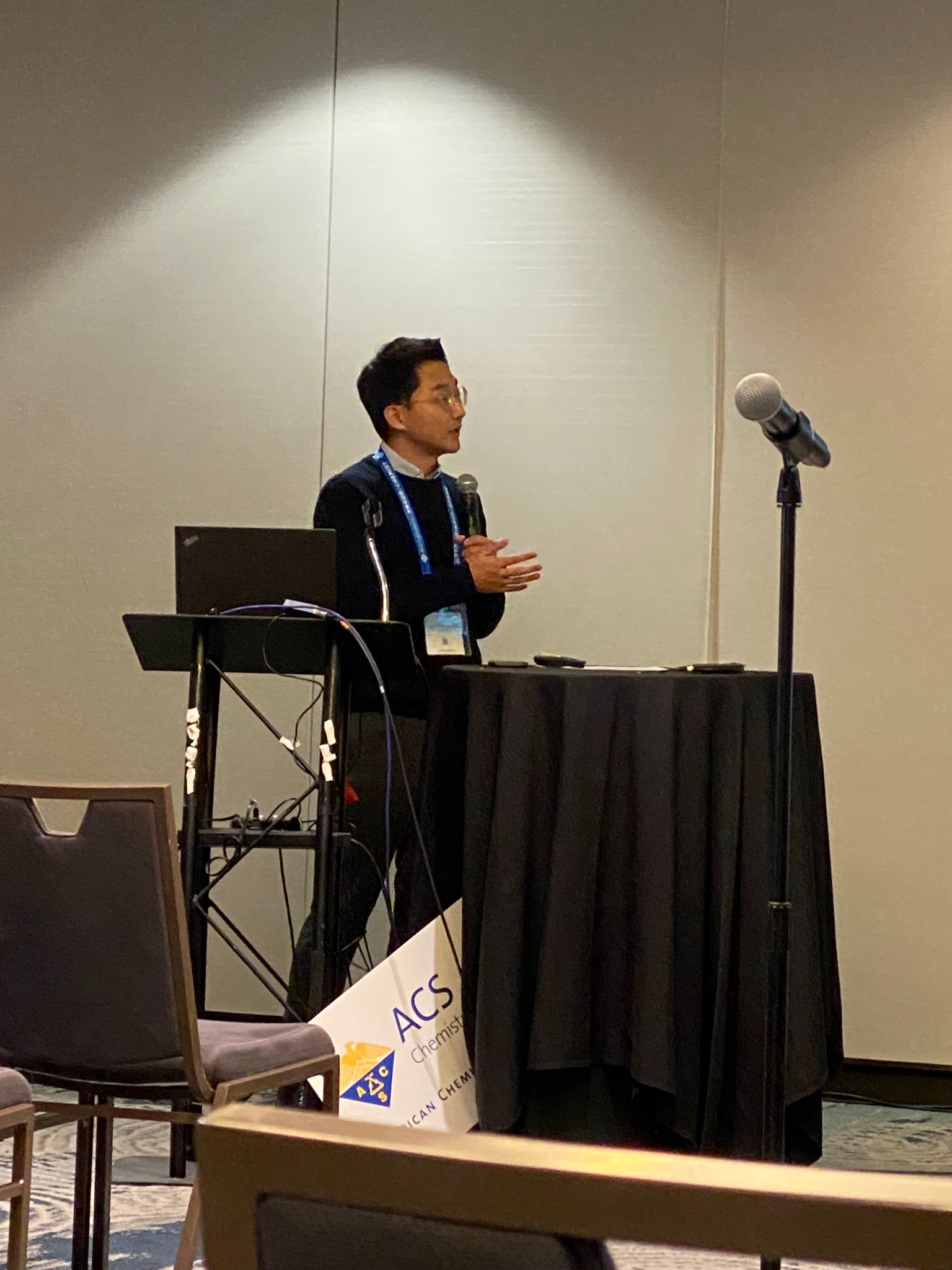 Young Bum Lee presenting at ACS Spring 2023.